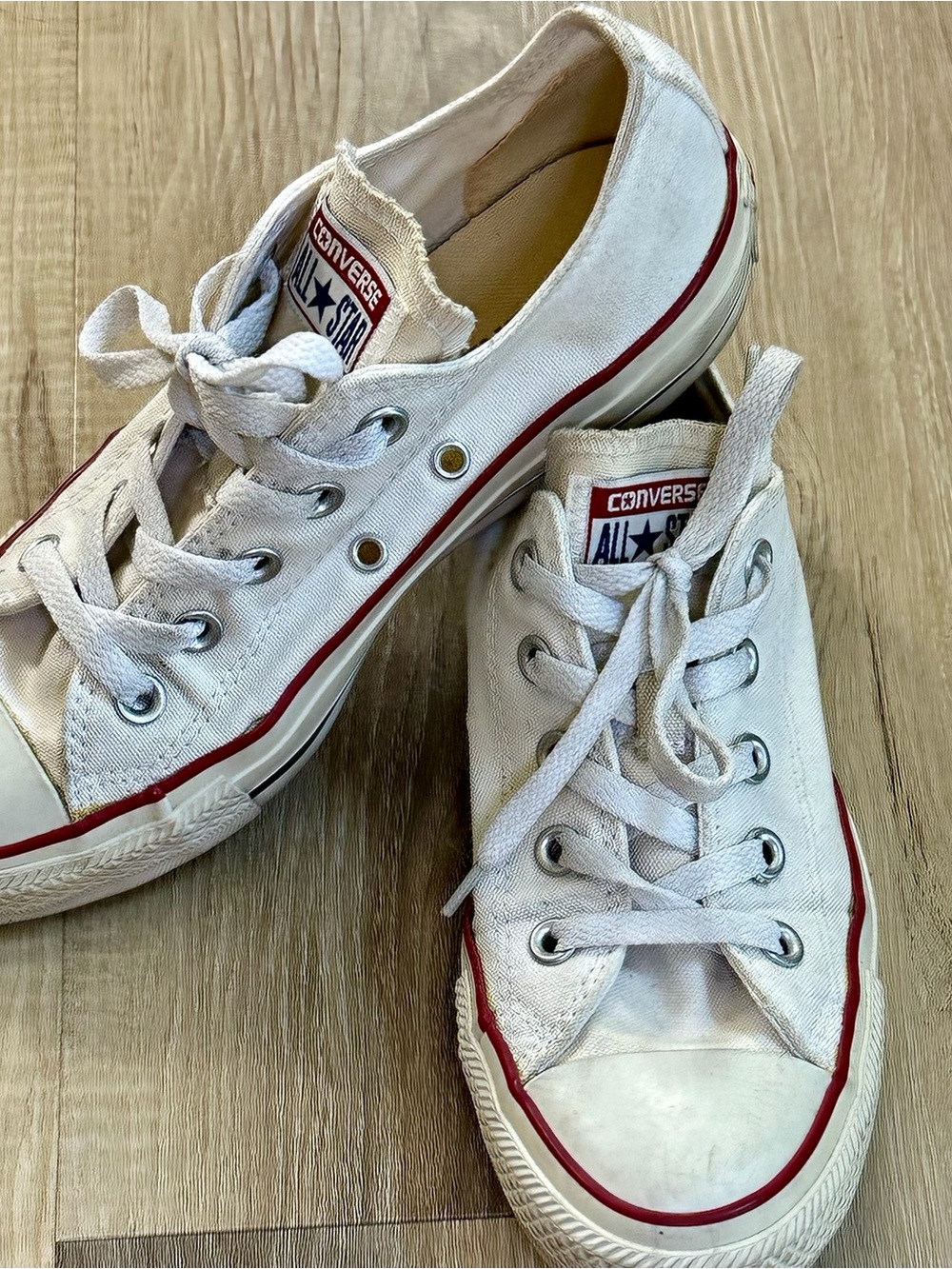 Converse Chuck Taylor All Star Low Top White Sneakers Women’s Size 6
